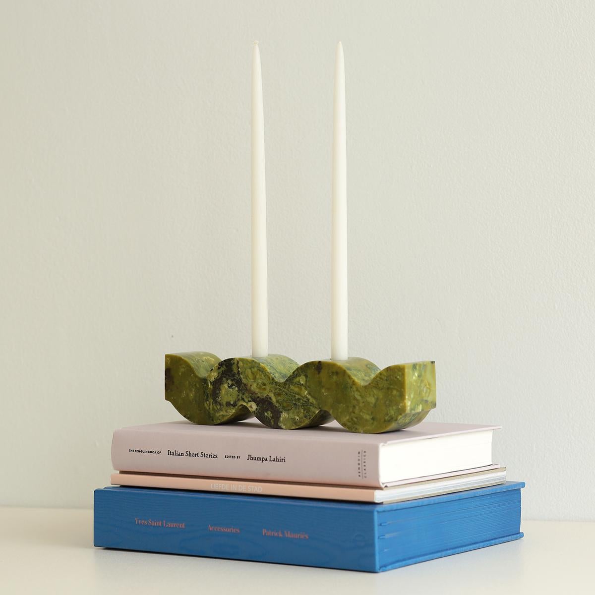Candelabro ondulado de piedras preciosas - Serpentina Tallado en venta