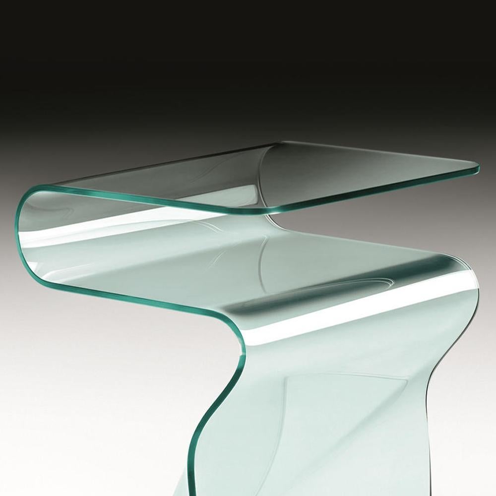 italien Table d'appoint en verre ondulé moulé dans une plaque de verre clair incurvée en vente