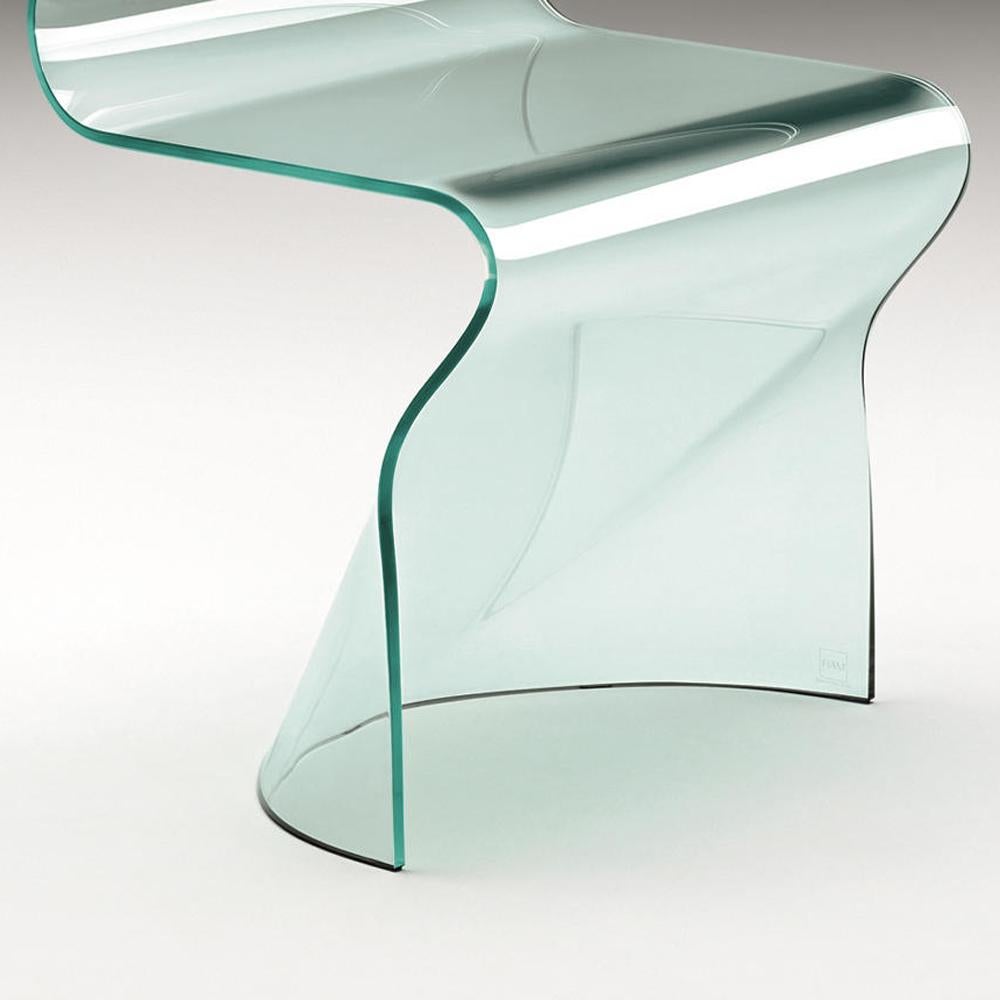 italien Table d'appoint en verre ondulé moulé dans une plaque de verre clair incurvée en vente