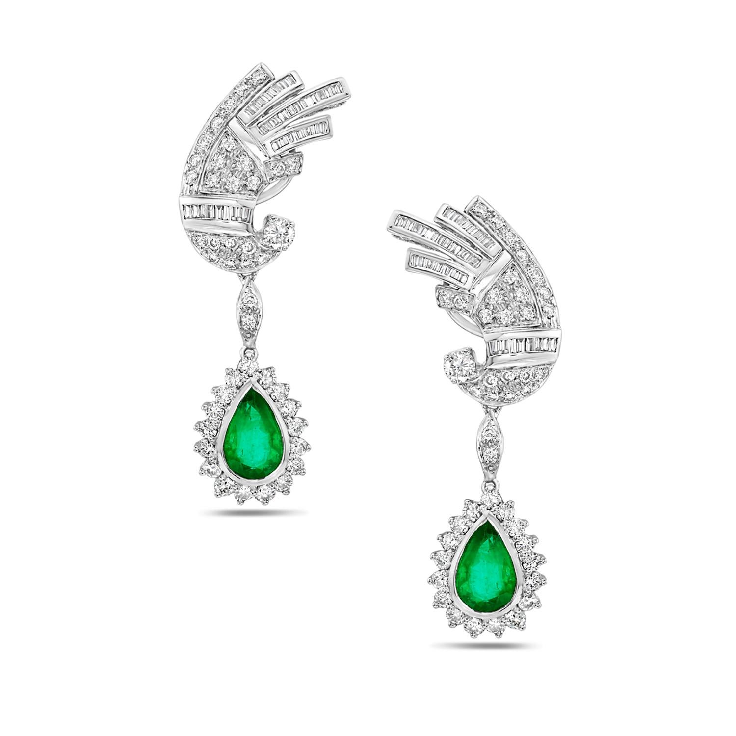 Mixed Cut Bird Shaped Earring with VS Diamonds & Pear Shaped Emerald in 18k White Gold For Sale