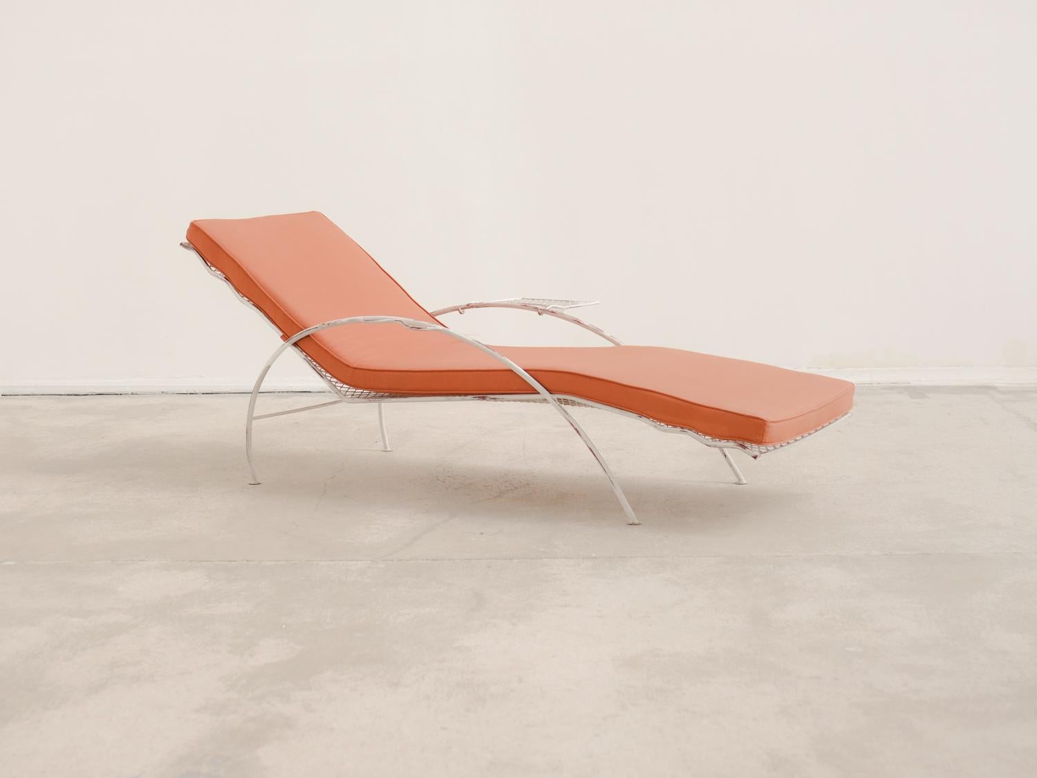 Wavy metal chaise longue, anonymous French production, 1980 For Sale 2