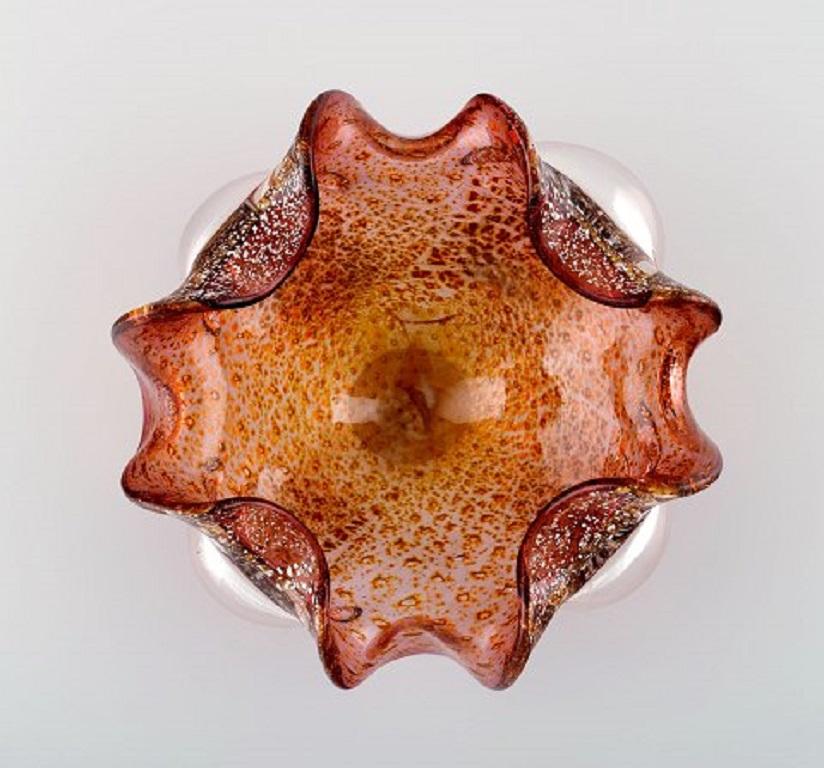 Wavy Murano bowl in mouth blown art glass. Italian design, 1960s.
Measures: 17 x 7 cm.
In perfect condition.