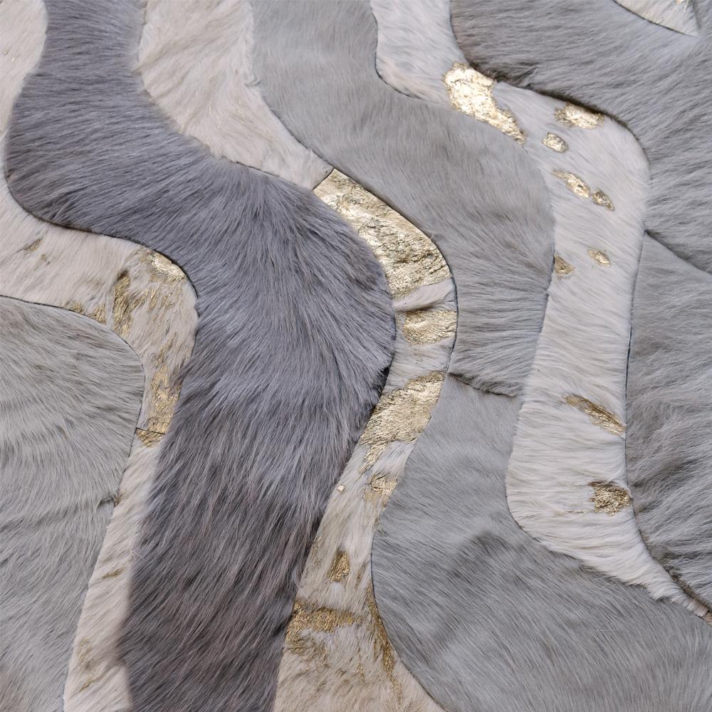 Machine-Made Wavy Pattern Cream Customizable Cowhide Gray Susurro Area Rug Large For Sale