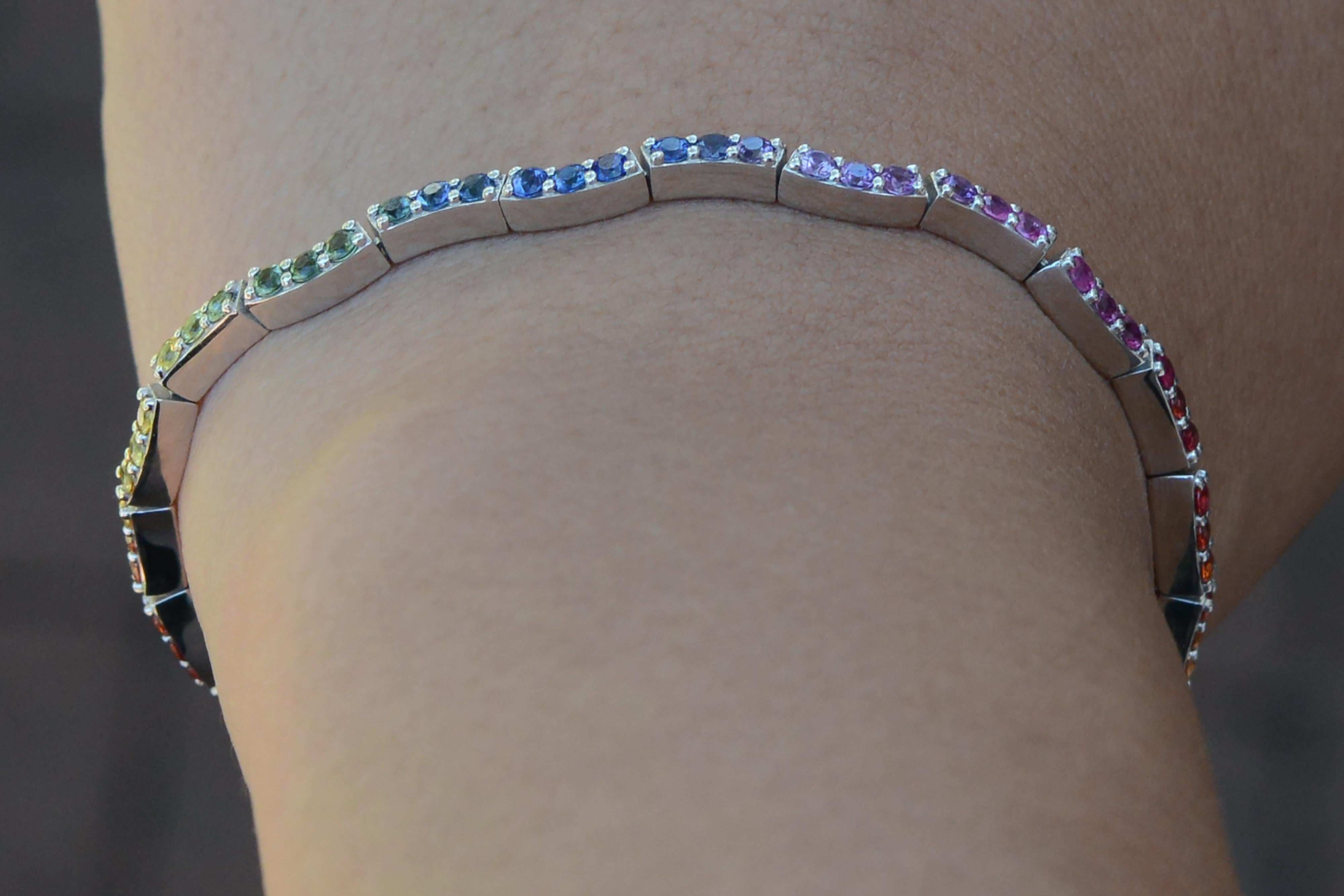 Round Cut Wavy Rainbow Sapphire Multicolor Tennis Bracelet For Sale