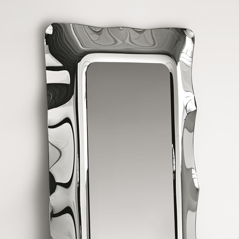 Mirror wavy rectangular in high temperature fused mirror glass,
6mm thickness. With painted polished metal frame and with
silvered back.

 