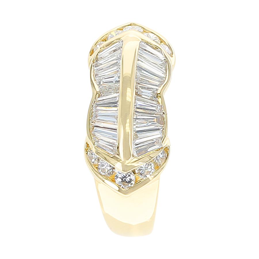 Wavy zweireihiger Baguette-Diamantring mit runden Diamanten, 18 Karat Gelbgold im Zustand „Hervorragend“ im Angebot in New York, NY