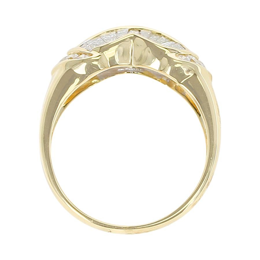 Bague jonc ondulé à deux rangées de diamants baguettes et diamants ronds, or jaune 18 carats en vente 1