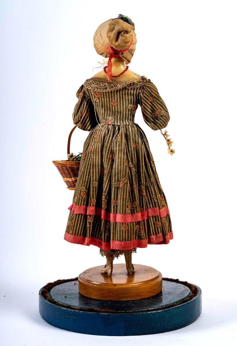 Tissu La poupée en cire sous le globe - Période : XIXe siècle en vente