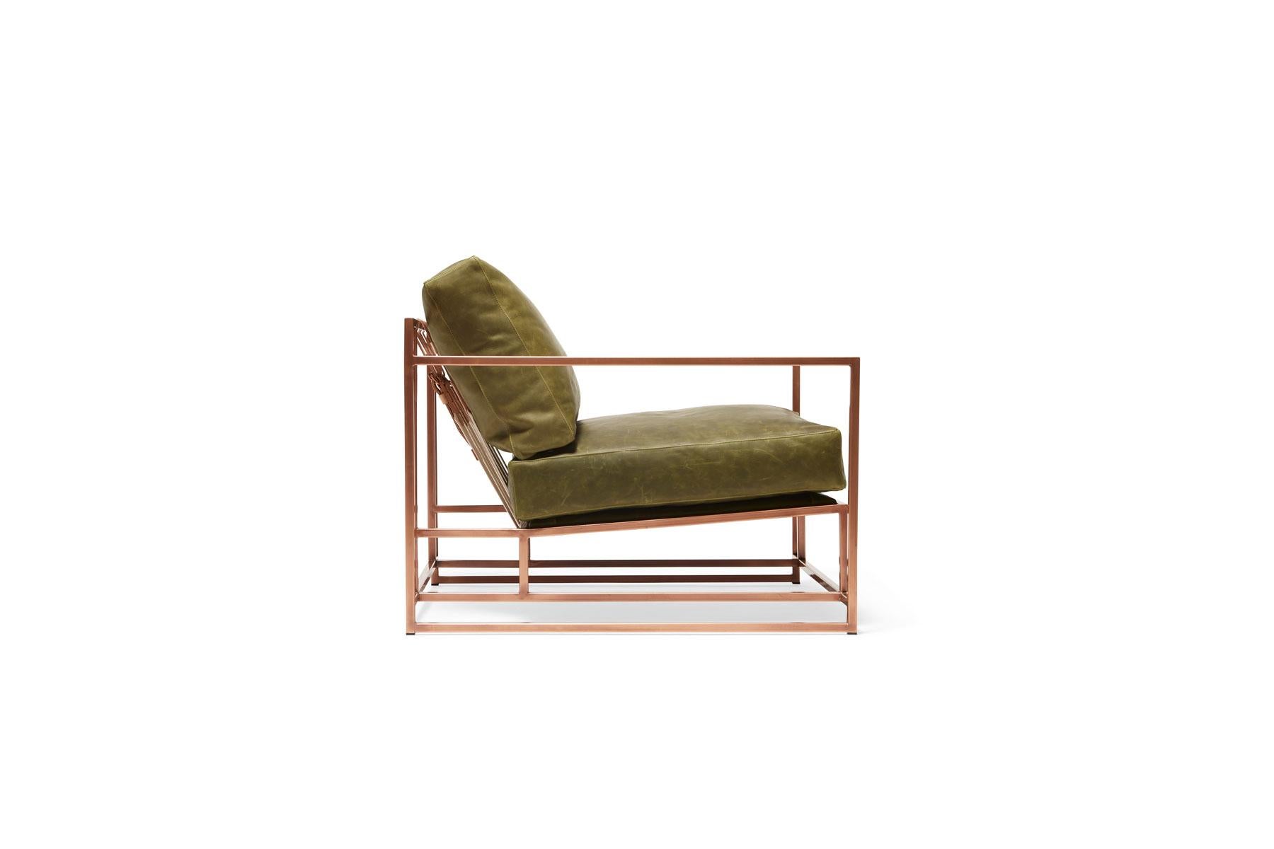 Américain Fauteuil en cuir vert mousse ciré et cuivre antique en vente