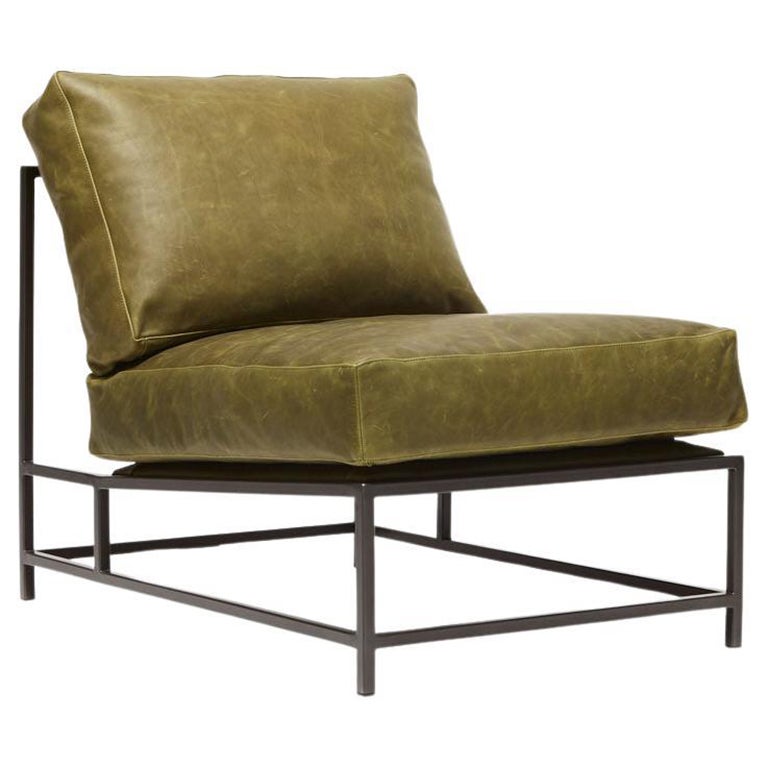 Chaise en cuir vert mousse ciré et acier noirci