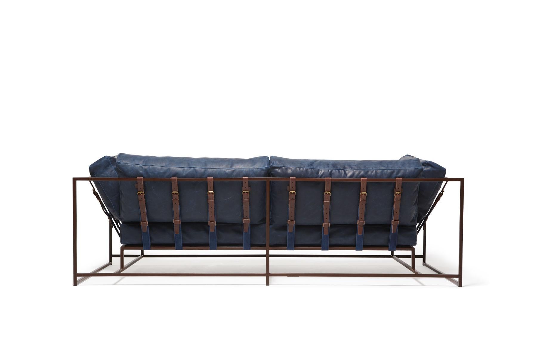 Zweisitziges Sofa aus gewachstem marineblauem Leder und marmoriertem rostfarbenem Leder (Moderne) im Angebot