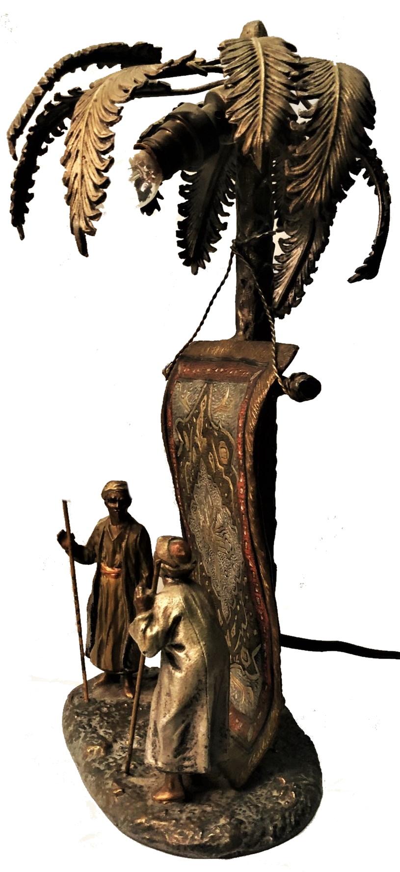 Peint Wayfarers in Oasis, lampe en métal peint à froid à Vienne, 19ème siècle en vente