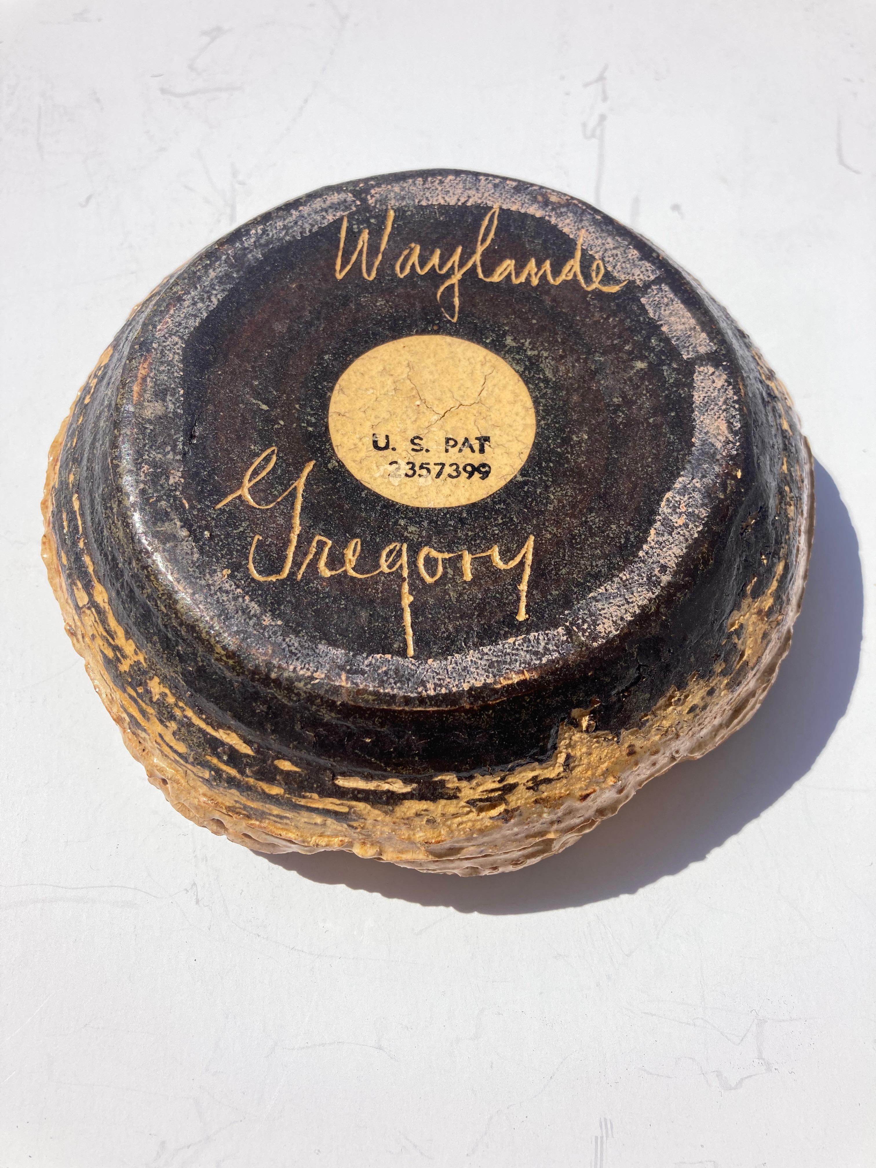 Américain Waylande Gregory rare bol en céramique/potterie à glaçure de verre fusionné Pat 2357399, signé en vente