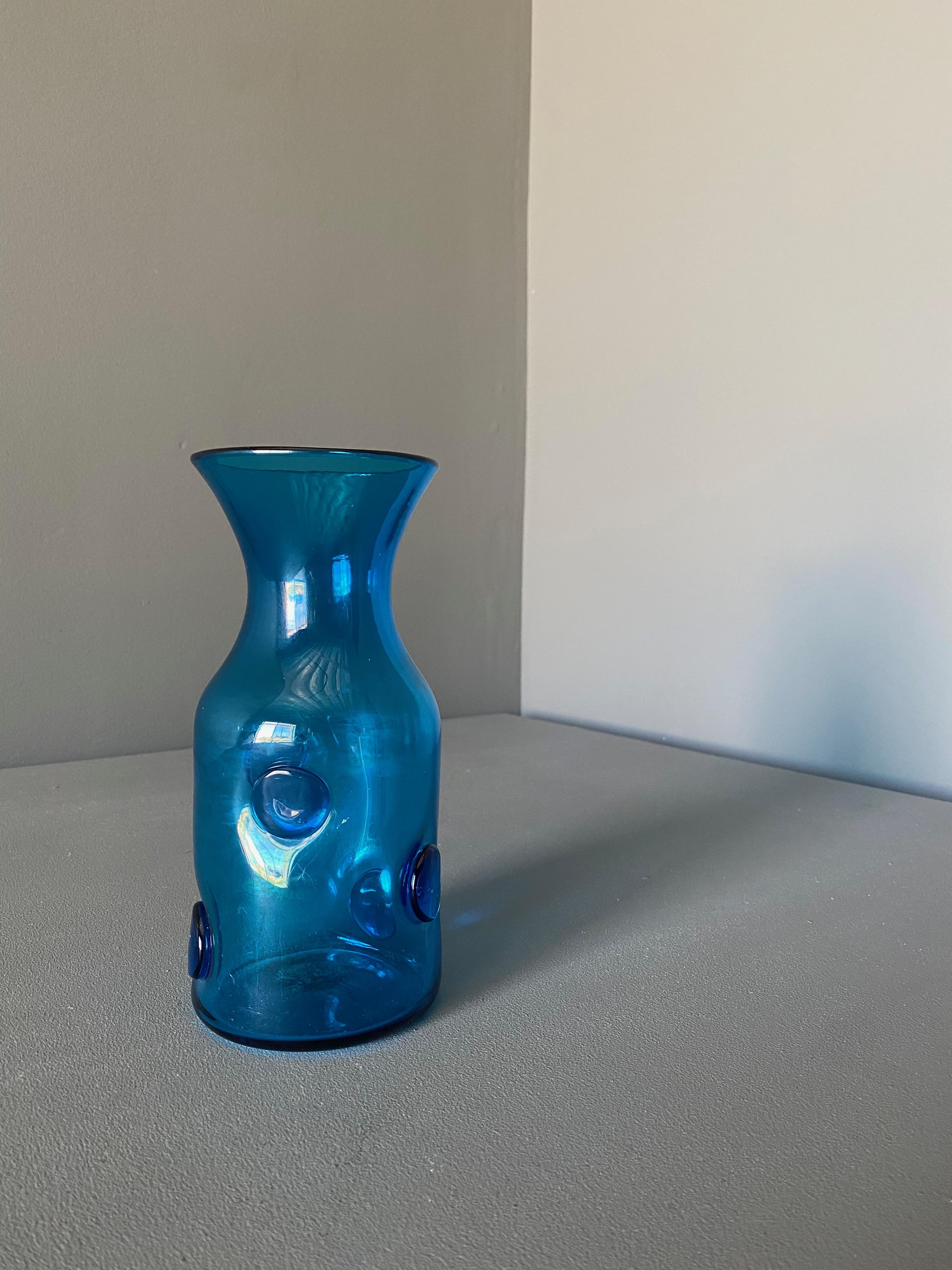 Wayne Husted Art Glass Vase for Blenko, circa 1960 In Good Condition For Sale In Costa Mesa, CA