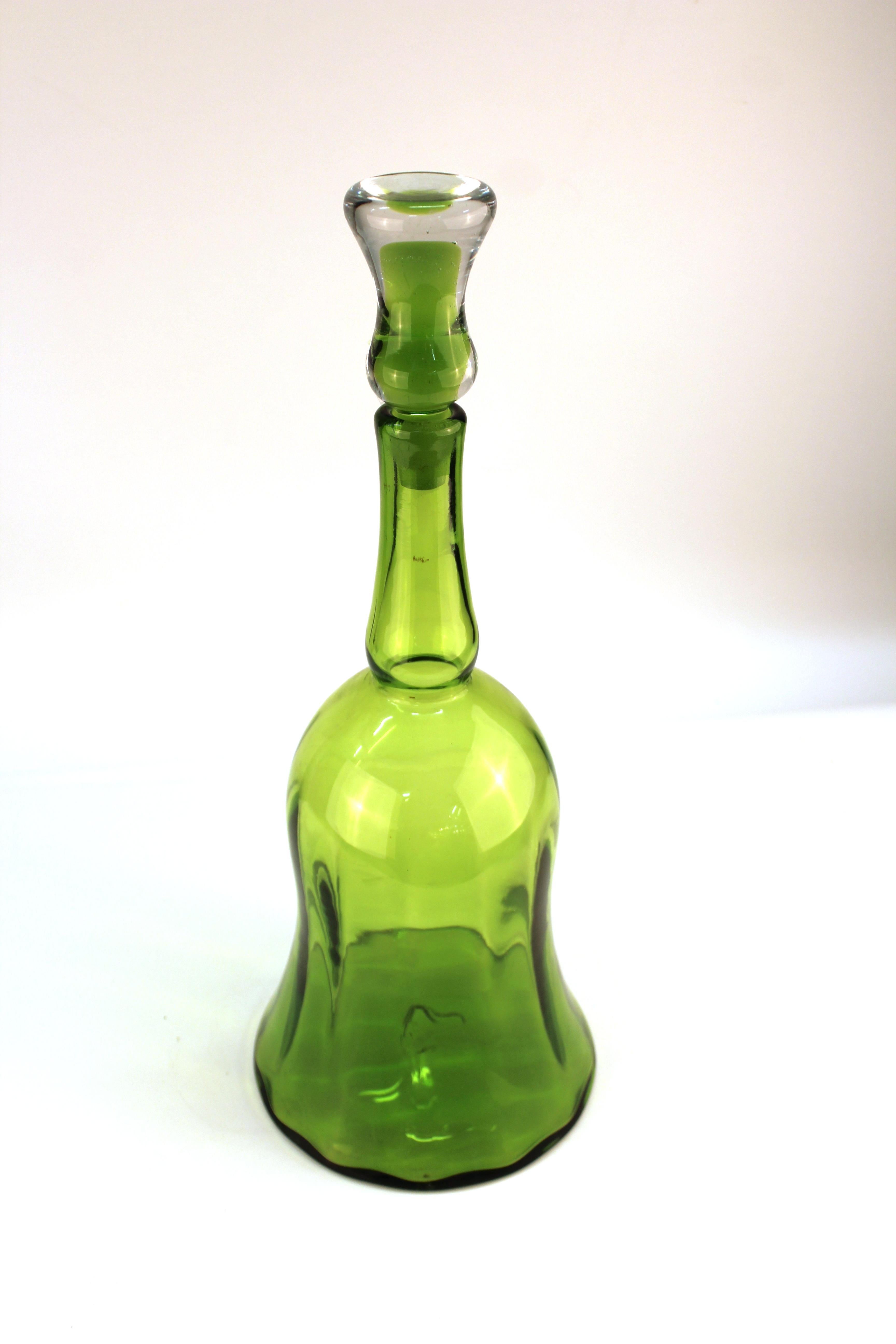American Mid-Century Modern glass decanter made by Wayne Husted for Blenko Glass in the 1970s. The piece is in rare lime green and features a large glass stopper. In very good vintage condition.