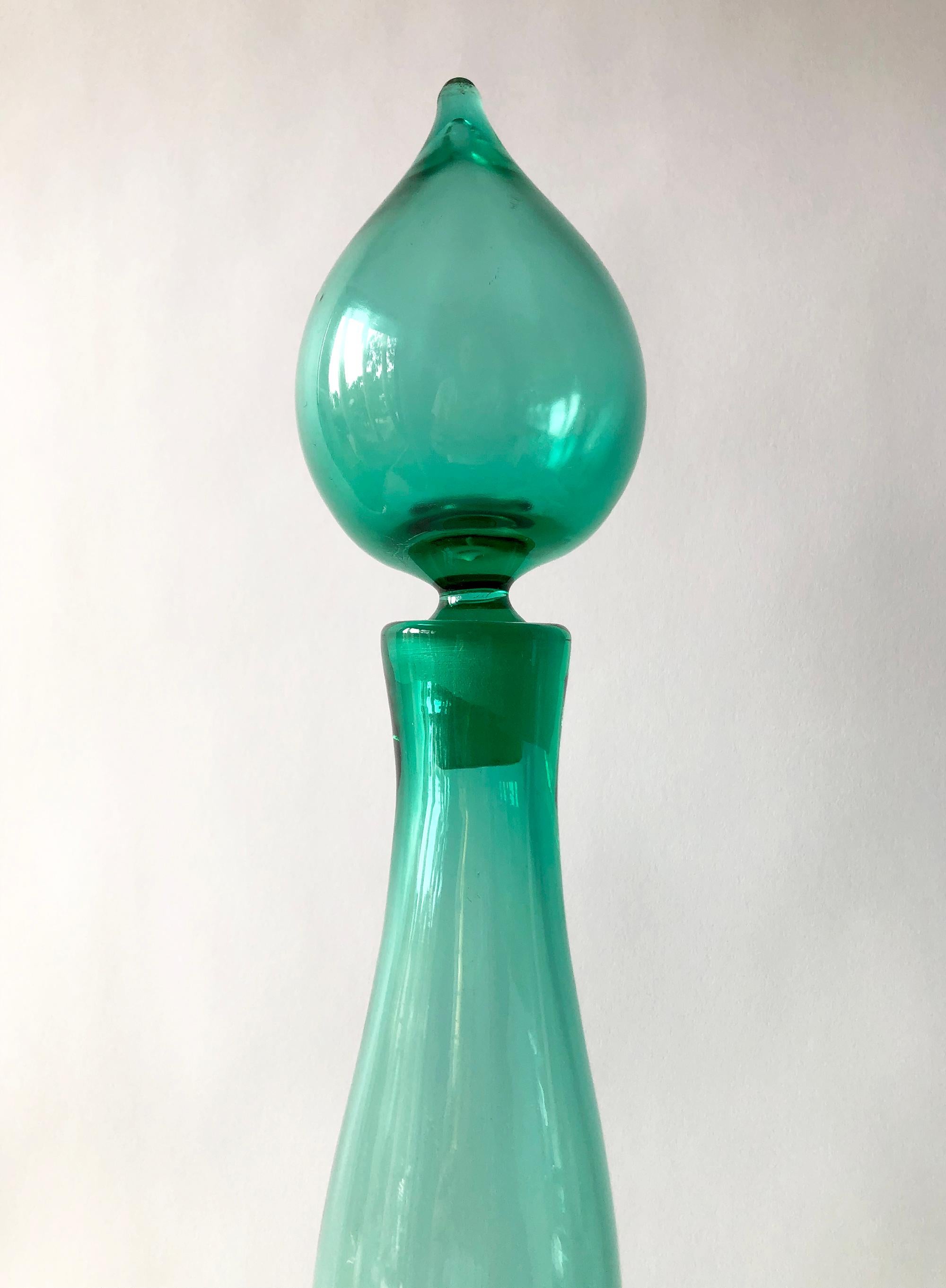 Grüner Genie-Flaschen-Dekanter von Blenko, hergestellt für Blenko Sea Foam (Moderne der Mitte des Jahrhunderts) im Angebot