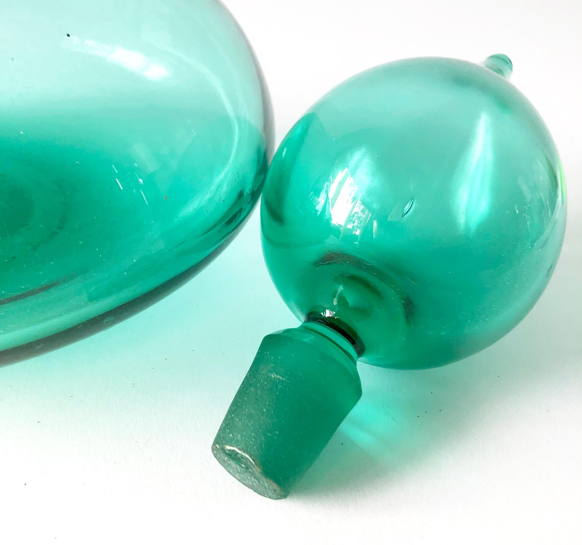 Grüner Genie-Flaschen-Dekanter von Blenko, hergestellt für Blenko Sea Foam (amerikanisch) im Angebot