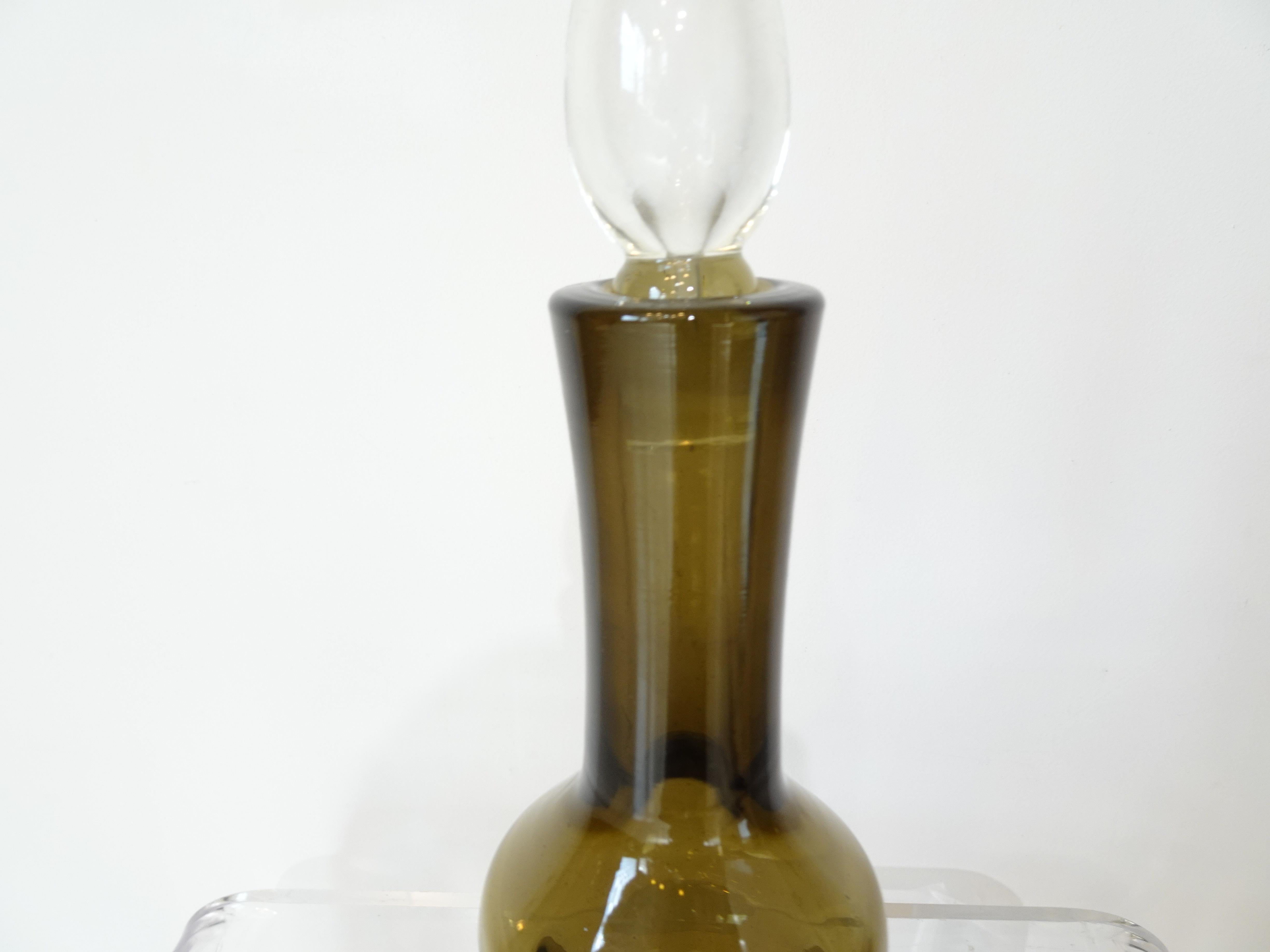 Mid-Century Modern Vase carafe à décanter Bischoff en verre soufflé à la main sur pied dans le style de Blenko en vente