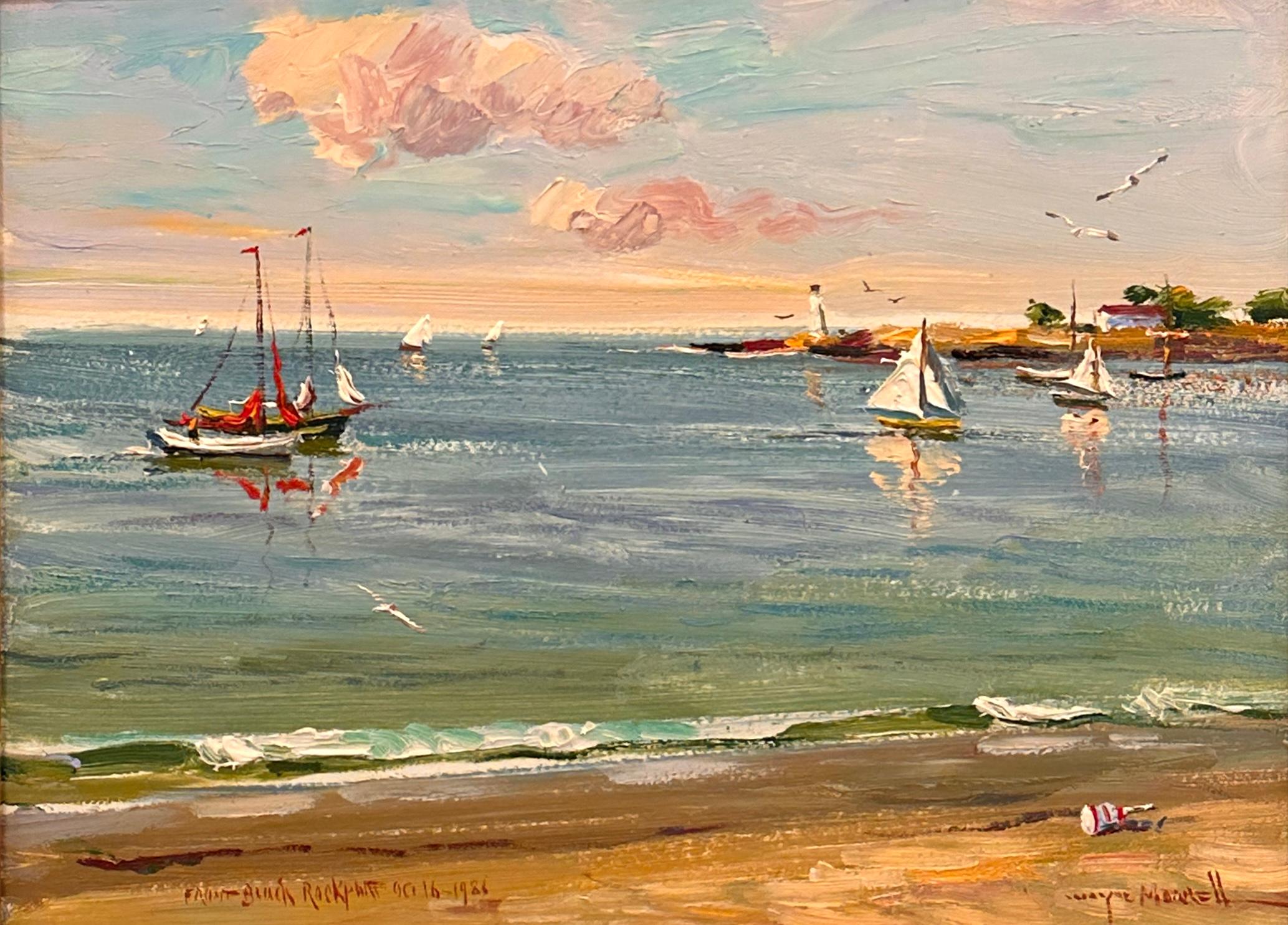 Esta encantadora y rara pintura de doble cara del artista de la Escuela de Rockport Wayne Morrell (1923-2013) capta maravillosamente el espíritu de la vida de Nueva Inglaterra. Una cara muestra una escena portuaria con veleros y el reverso presenta