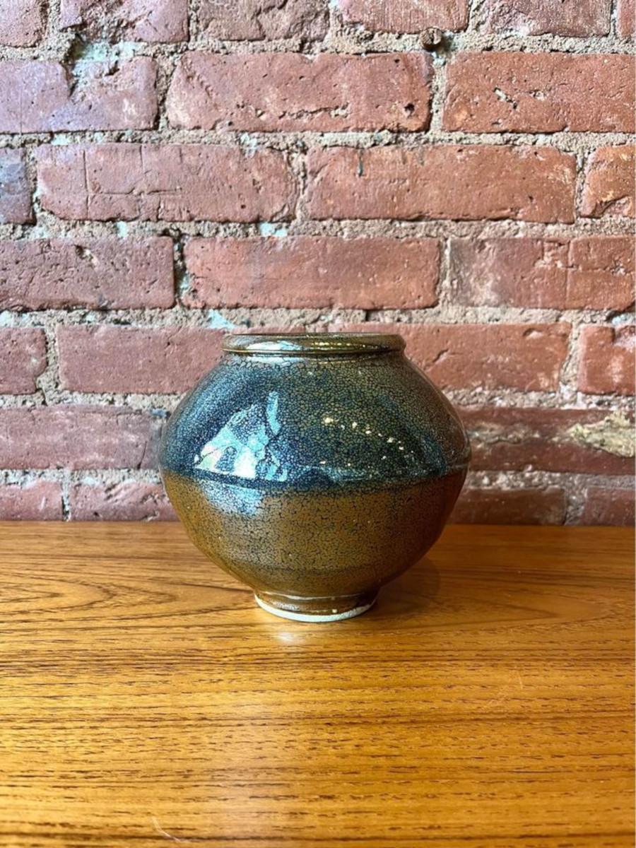Mid-Century Modern Wayne Ngan Pottery Vase For Sale
