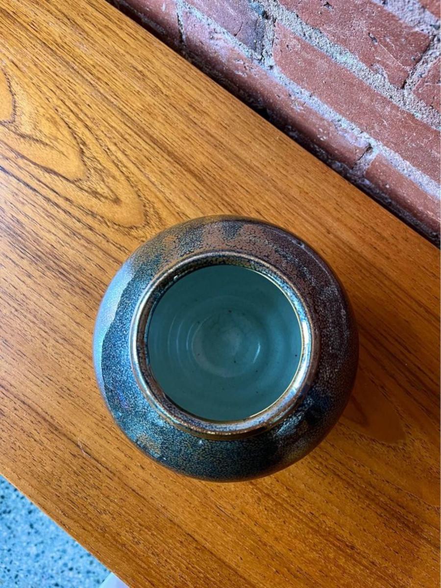 Mid-20th Century Wayne Ngan Pottery Vase For Sale