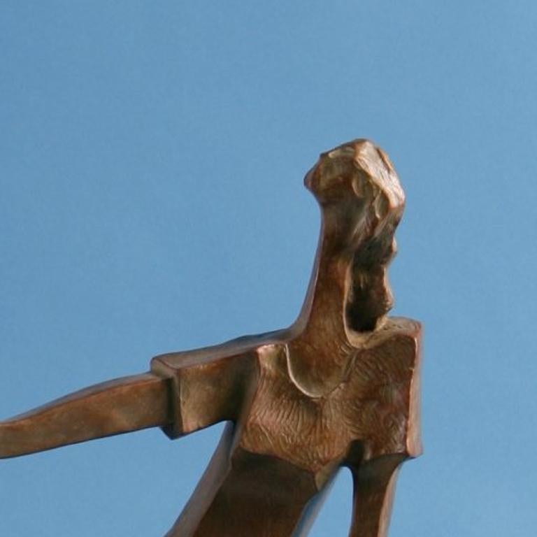 Die historische Tradition des Bronzegusses bietet einen zeitgenössischen Weg für die Schaffung von Wayne Salges abstrahierten menschlichen und tierischen Figuren. Sein durch und durch moderner und eindeutig impressionistischer Stil zeichnet sich