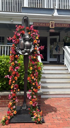 "Sierra" Grande scultura in bronzo di una donna con in mano un frutto, Cubismo