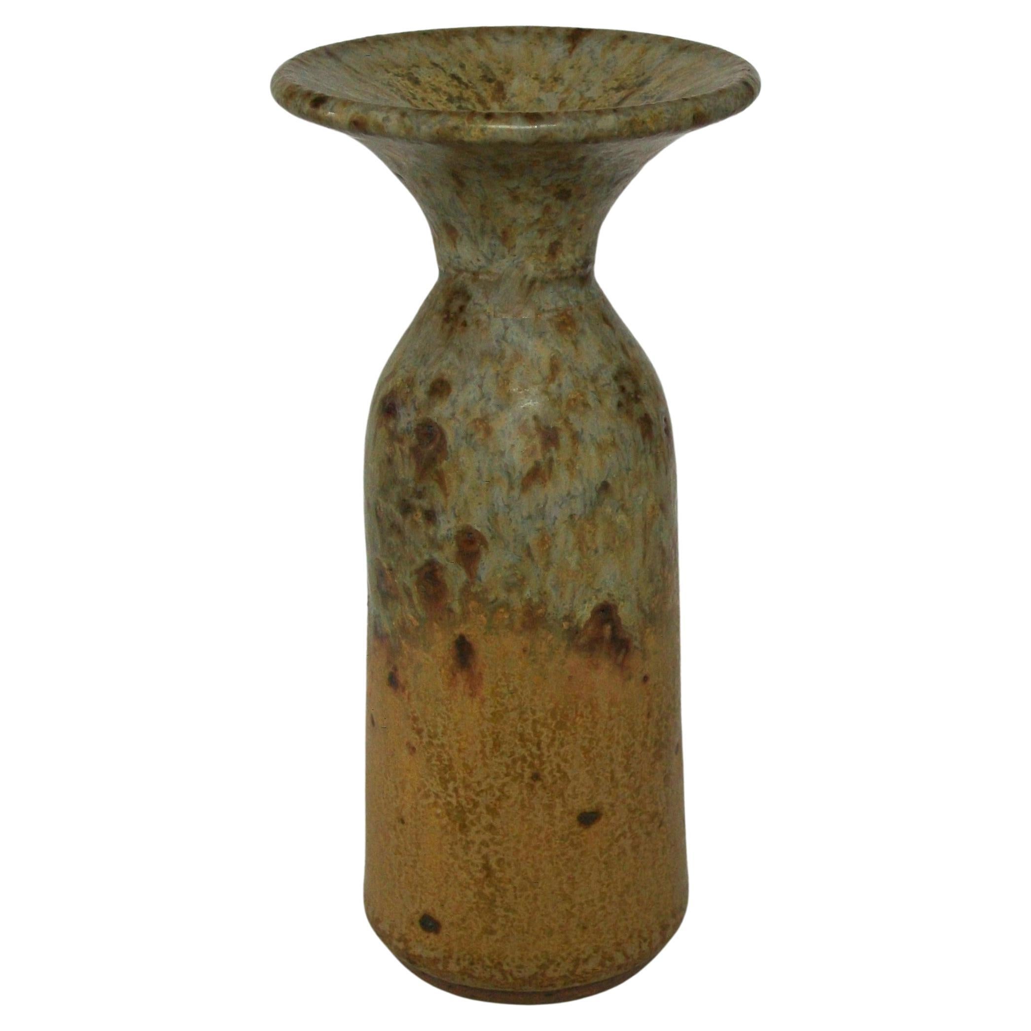 WAYNE TAYLOR - Vase en poterie d'atelier à bourgeons évasés - Canada - vers les années 1970