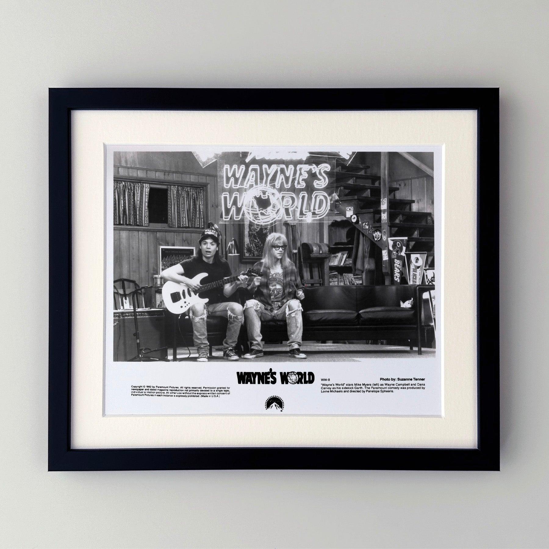 Photo publicitaire originale de 8x10 pouces pour Waynes World (1992) avec Mike Myers, Dana Carvey et Rob Lowe.

Les photos de publicité (film/production) ont été créées pour aider les studios à promouvoir leurs nouveaux films. Les photos ont été