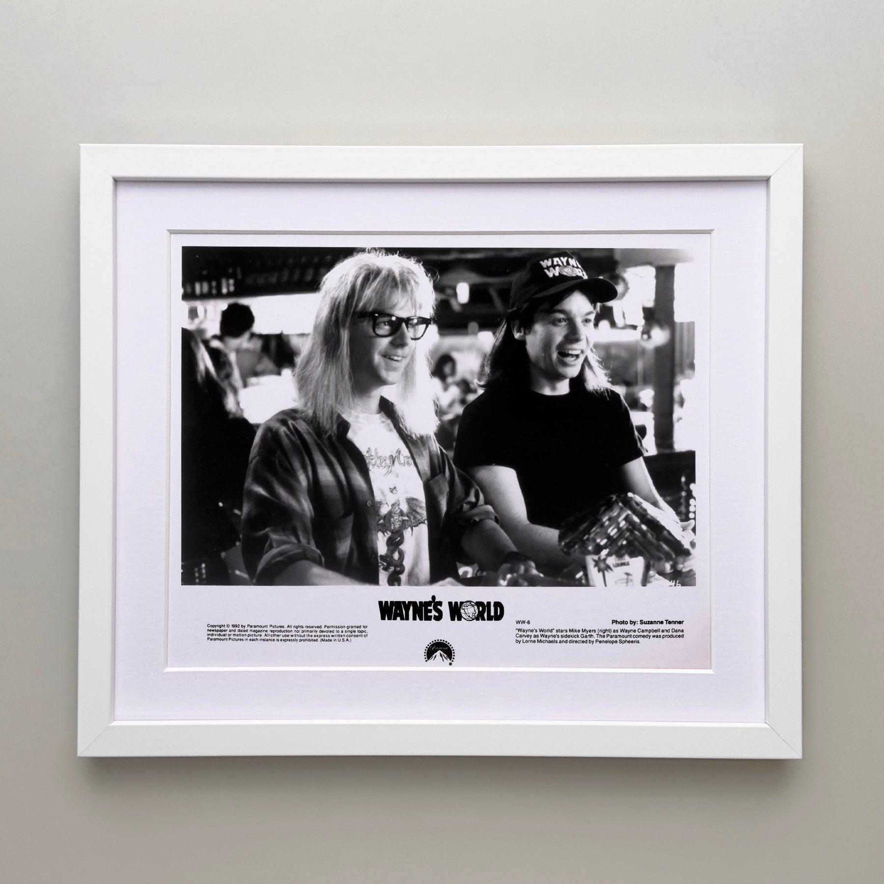 Américain Waynes World 1992 Publicity Film Movie Press Still Framed en vente