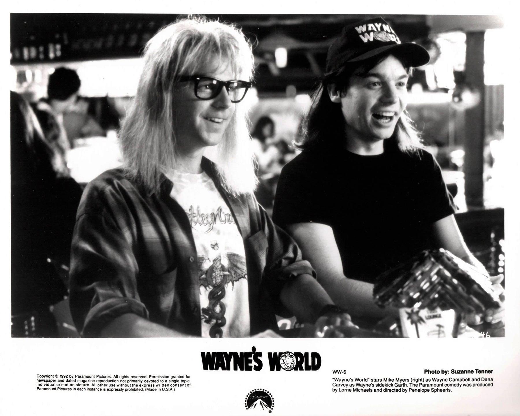 Papier Waynes World 1992 Publicity Film Movie Press Still Framed en vente
