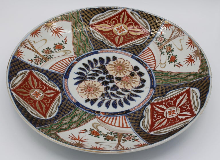 Late 19th Century Aesthetic Movement Imari Charger For Sale 1