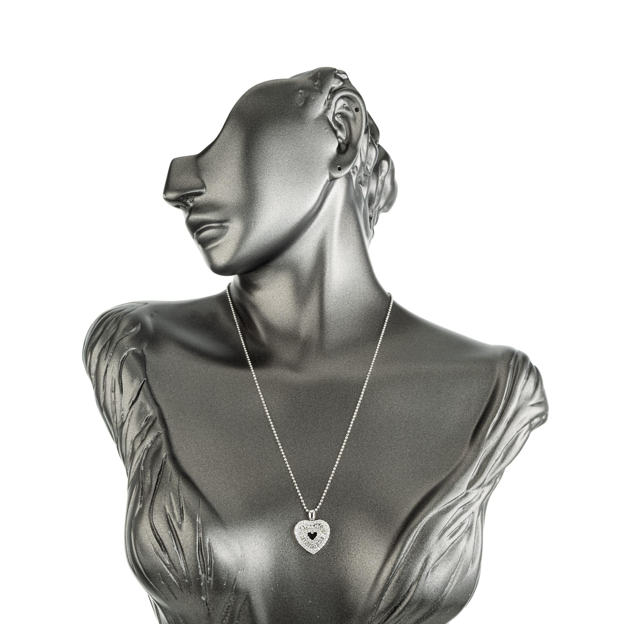 Collana con ciondolo a cuore a tre file in oro bianco con diamante rotondo da 1,45 carati (WCiting) in vendita 2