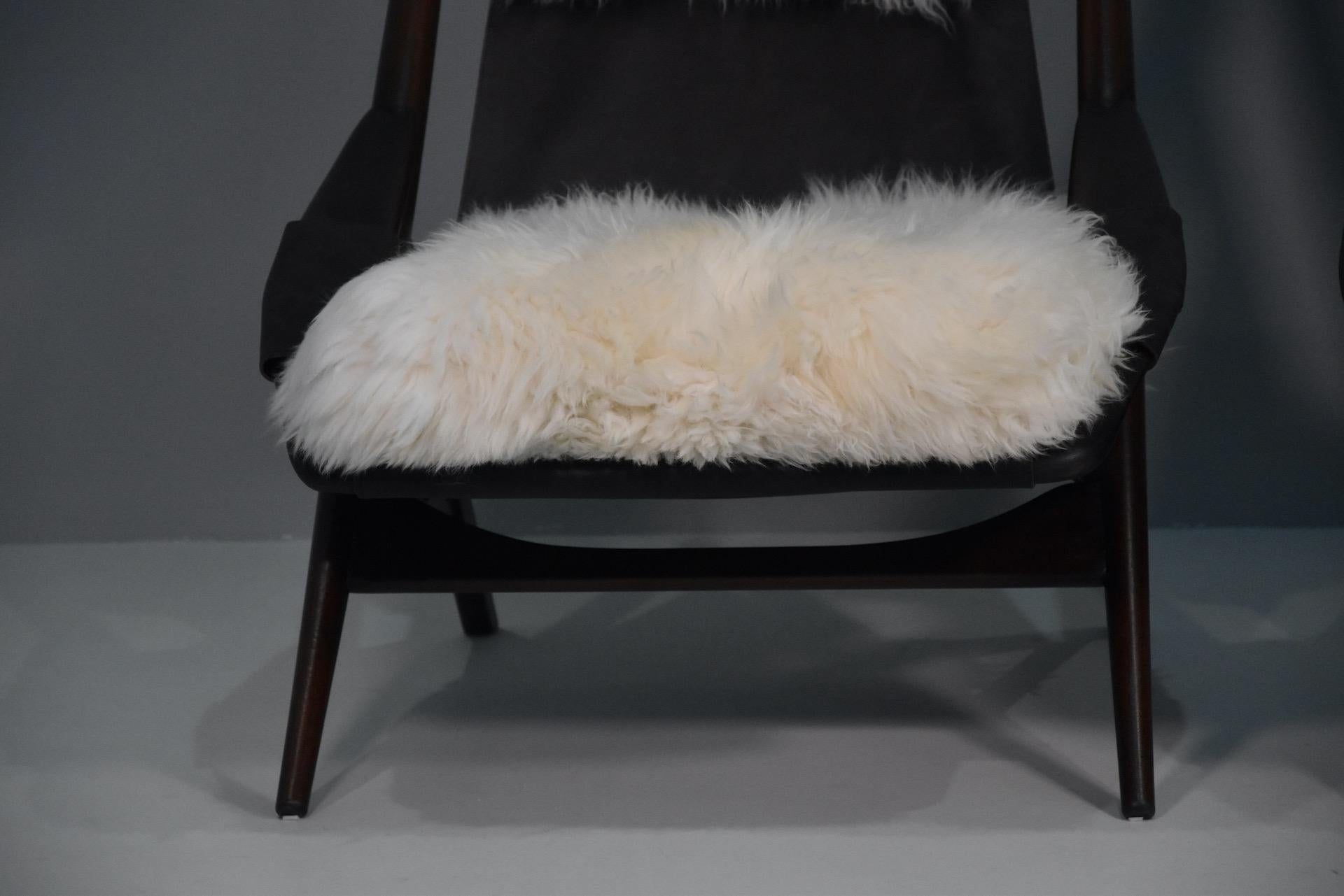 W.D. Andersag Lounge Chair in Leather And Sheepskin In Excellent Condition For Sale In Rovereta, SM