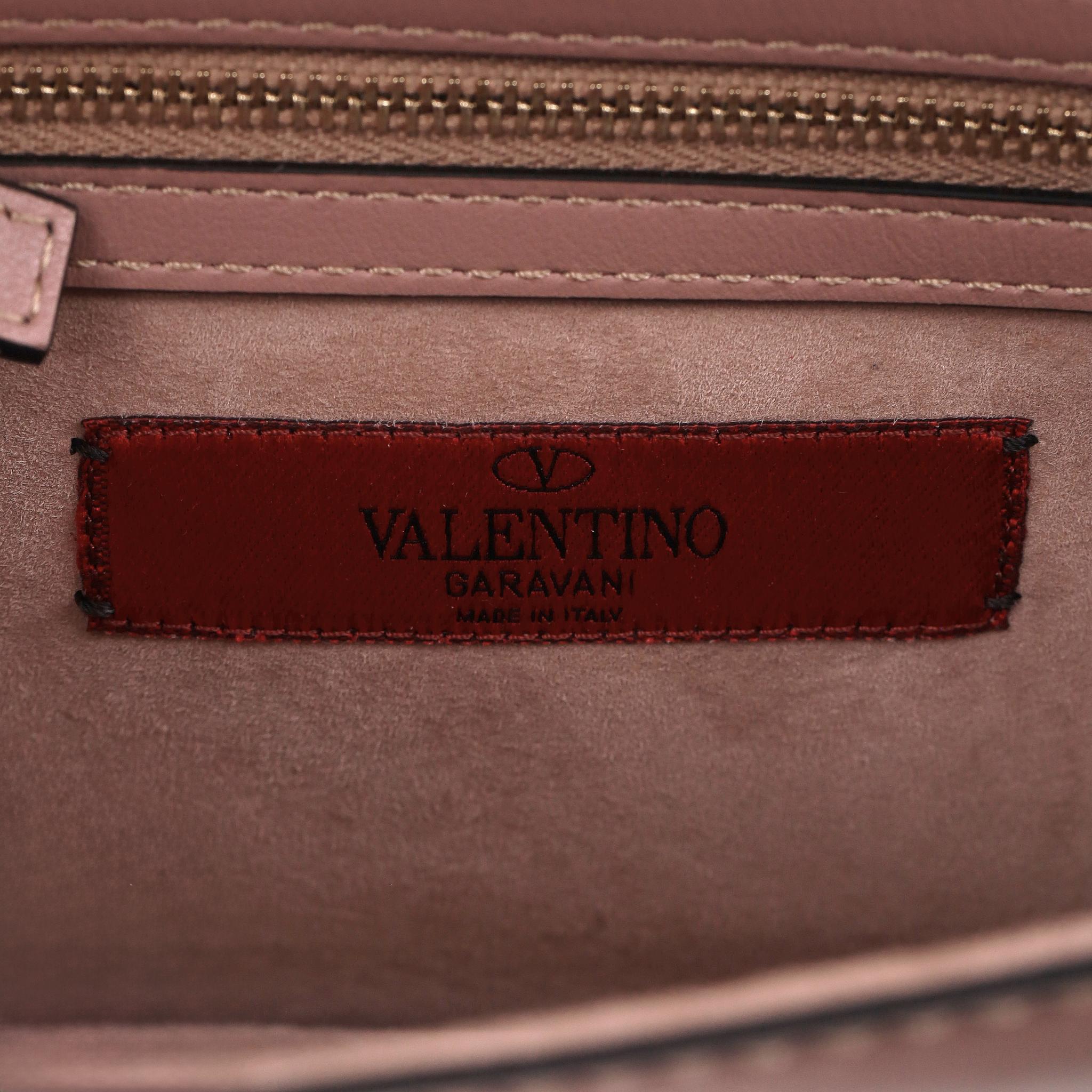 We Adore - Valentino Glam Lock Rockstud Cuir Tattoo Bead Embroidered Shoulder en vente 6