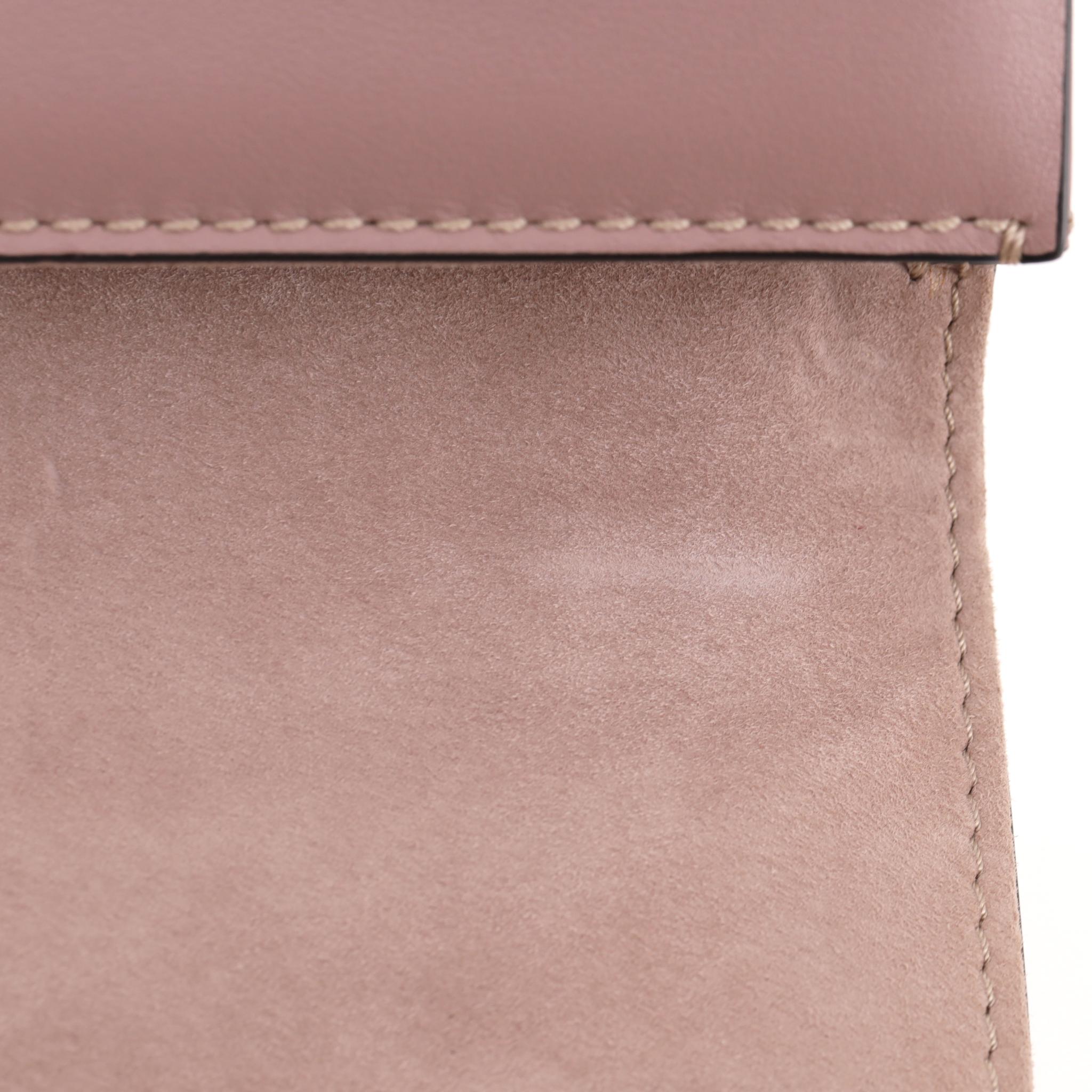 We Adore - Valentino Glam Lock Rockstud Cuir Tattoo Bead Embroidered Shoulder en vente 10