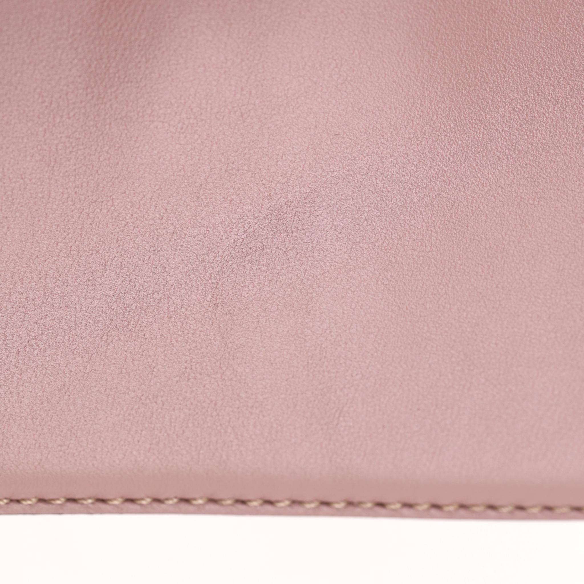 We Adore - Valentino Glam Lock Rockstud Cuir Tattoo Bead Embroidered Shoulder en vente 11