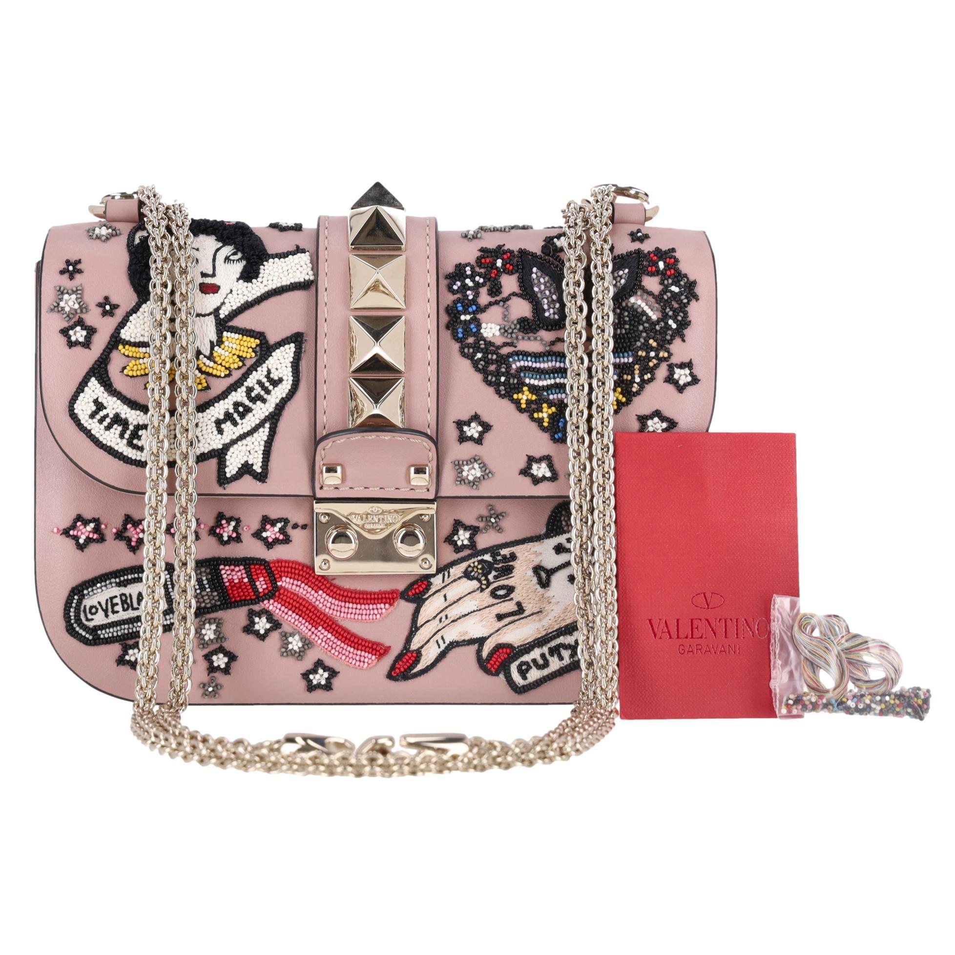 Marron We Adore - Valentino Glam Lock Rockstud Cuir Tattoo Bead Embroidered Shoulder en vente