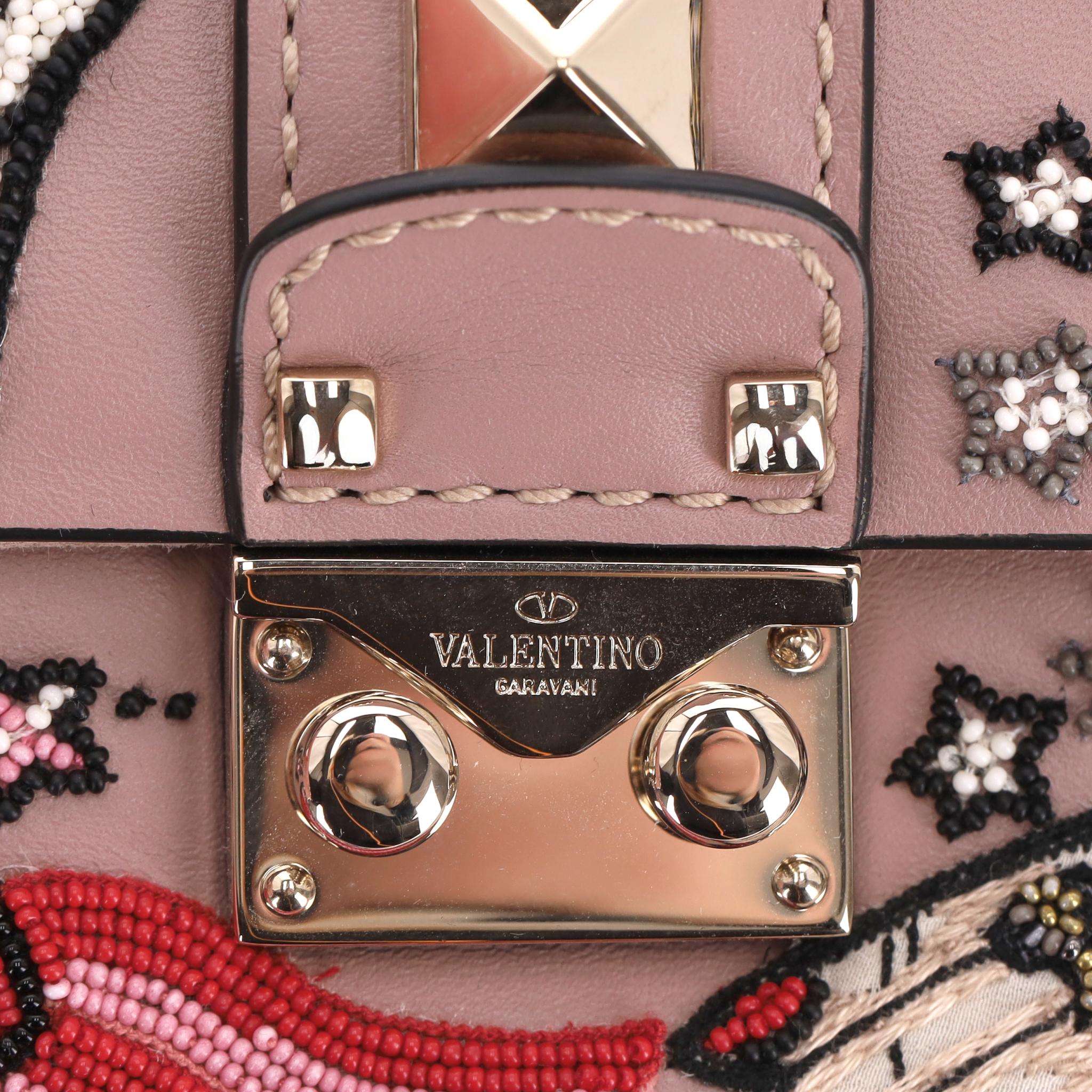 We Adore - Valentino Glam Lock Rockstud Cuir Tattoo Bead Embroidered Shoulder en vente 3