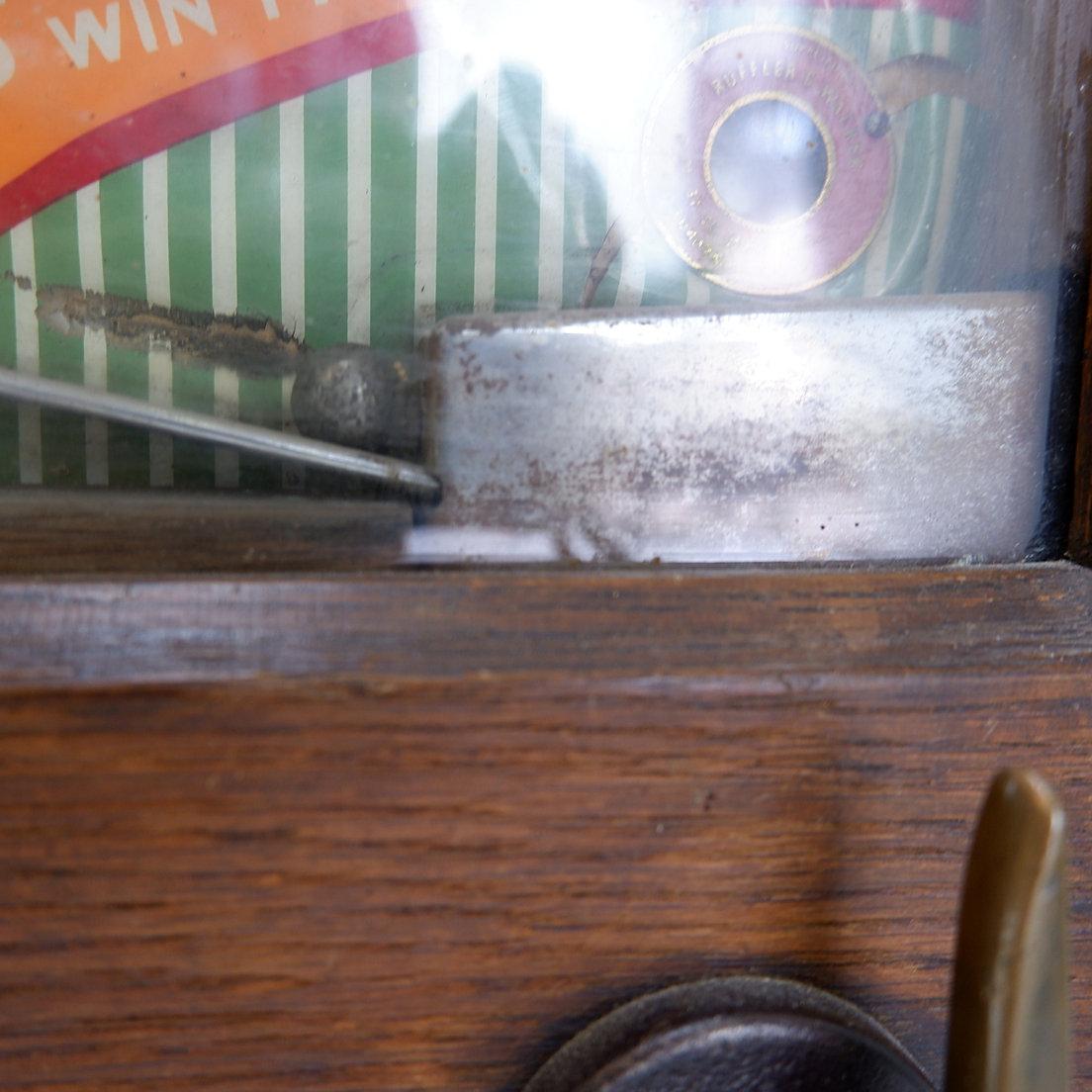 20ième siècle Usure correspondant à l'âge et à l'usage.  Penny machines 