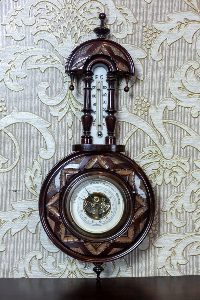 We present you a neat barometer with a thermometer in a walnut case. The whole is dated the 1930s.
This item is functional, and displays the pressure and temperature properly.
The thermometer shows the temperature in Celsius and Fahrenheit.

The