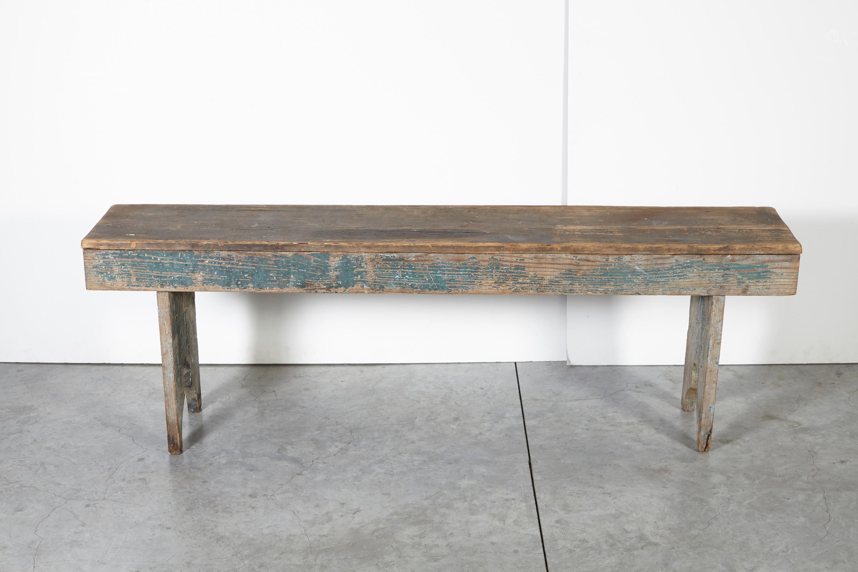 A simple, country bench with beautifully worn blue paint and clean lines. Will add warmth and history to any space.
CA189.