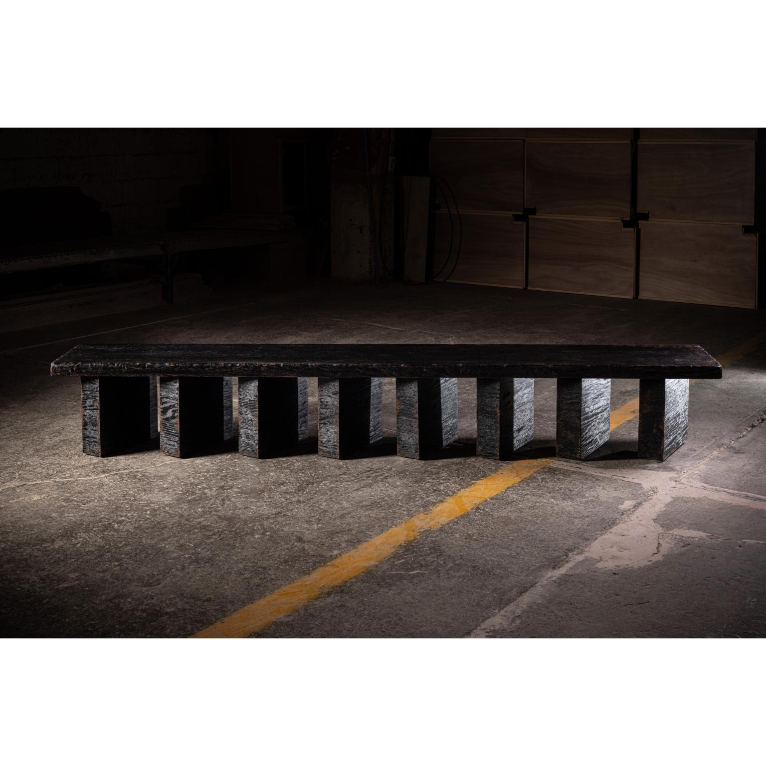 Schwarz verwitterte Eichenholzbank mit geometrisch geformten Füßen von No Age Studio
Abmessungen: T 45,7 x B 228,6 x H 45,7 cm. 
MATERIALIEN: Eiche.

No Age Studio - Handgefertigte Möbel

Jedes Stück, das wir anfertigen, ist eine Sonderanfertigung,