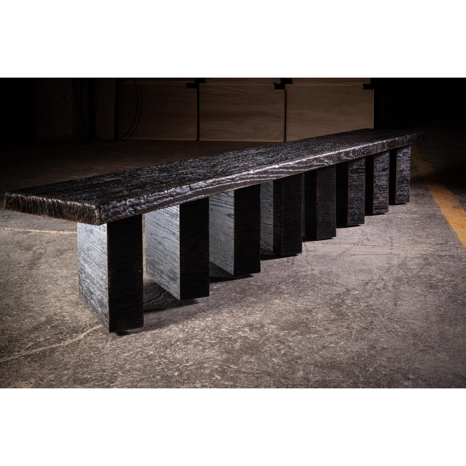 Schwarz verwitterte Eichenholzbank mit geometrisch geformten Füßen von No Age Studio im Angebot 2