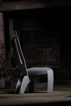 Sedia "Weathered Blade" in legno di frassino e rivestimento in lana di Alun Heslop