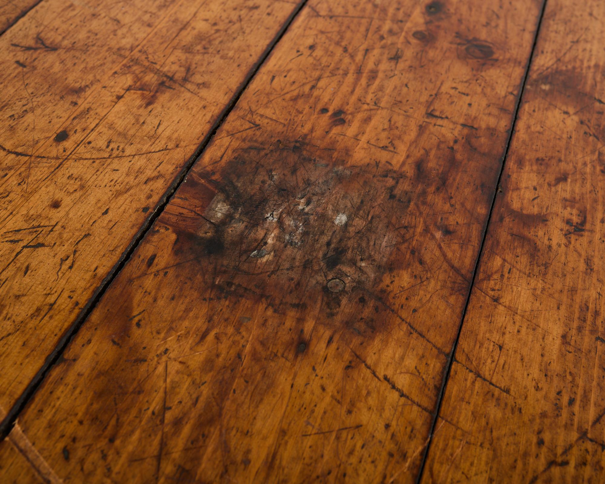 Weathered Country Italian Pine Round Farmhouse Dining Table 3