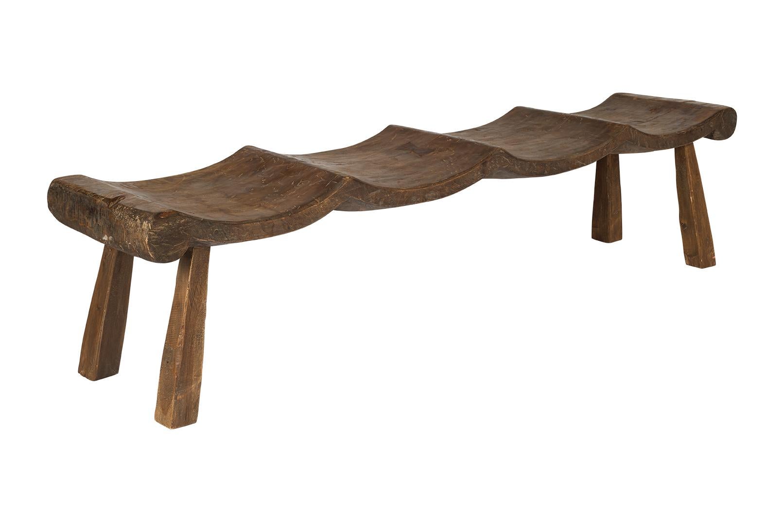 Weathered Elm Four Seat Scalloped Design Bench In Good Condition In Dallas, TX