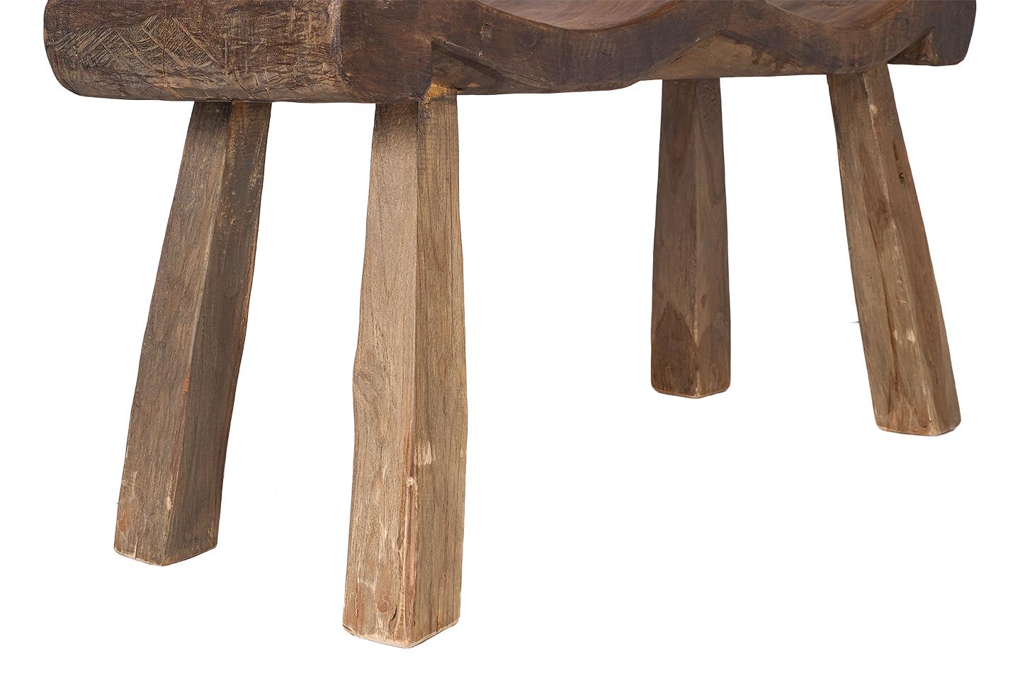 Weathered Elm Two Seat Scalloped Bench In Good Condition In Dallas, TX
