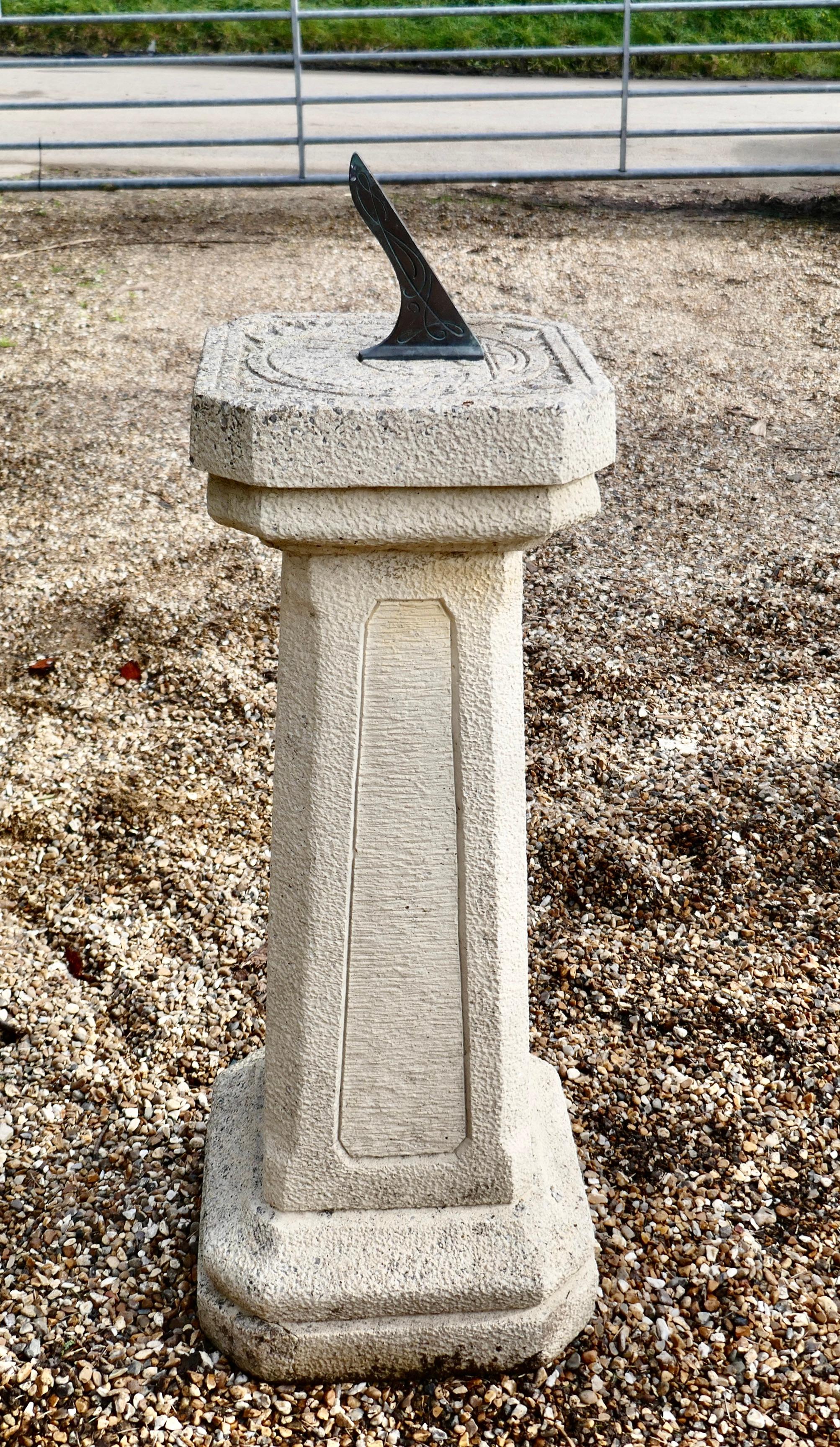 Weathered Garden Sundial In Good Condition For Sale In Chillerton, Isle of Wight