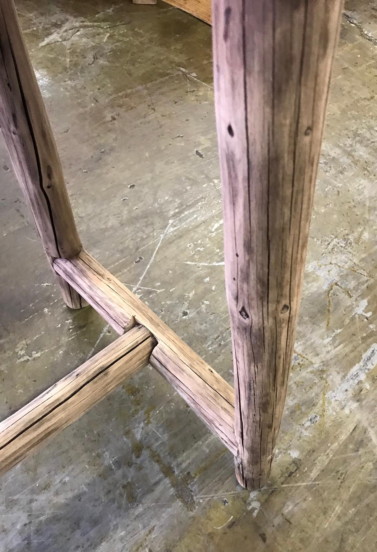 Consola de madera clara envejecida en Bueno Estado en Los Angeles, CA
